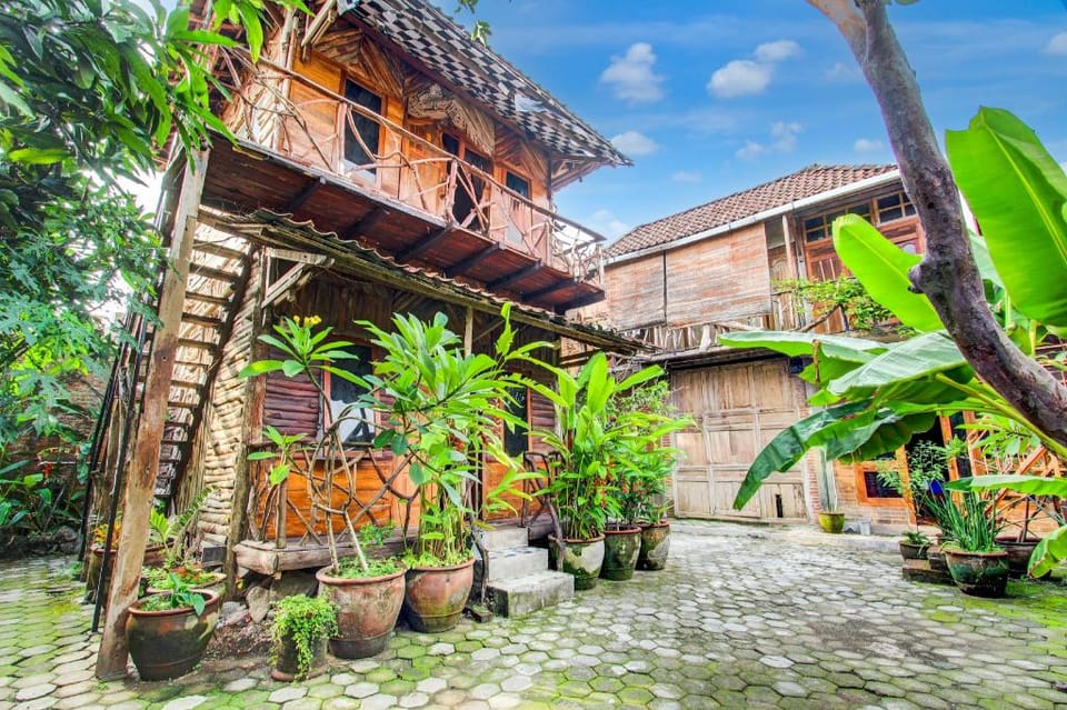 Dancenter Chez Laelik Guesthouse Hotel in Yogyakarta