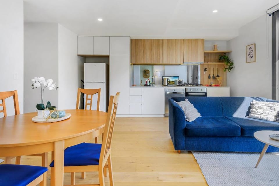Cosy 1-Bed with Private Balcony By Showgrounds Apartment in Melbourne