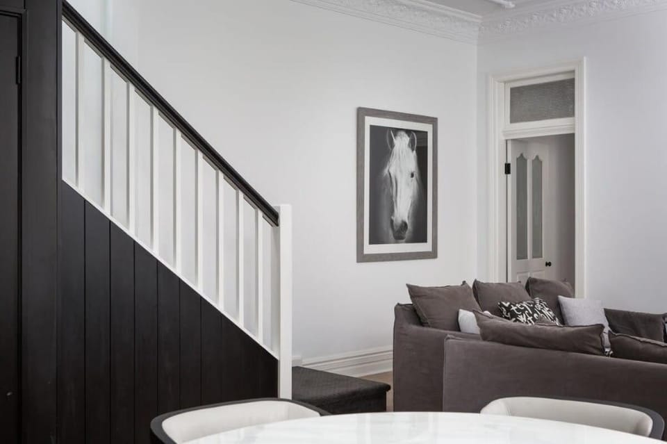 Elegant 3-Bed Heritage House with Swimming Pool Apartment in Rozelle