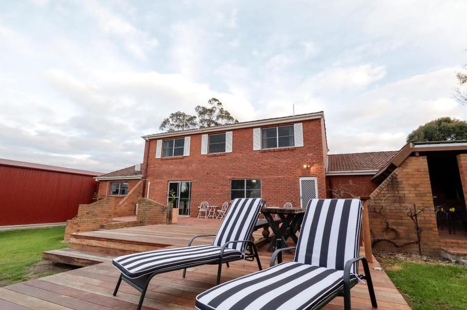 Country 4-Bed Homestead with Games Room & Views Apartment in Tenterfield