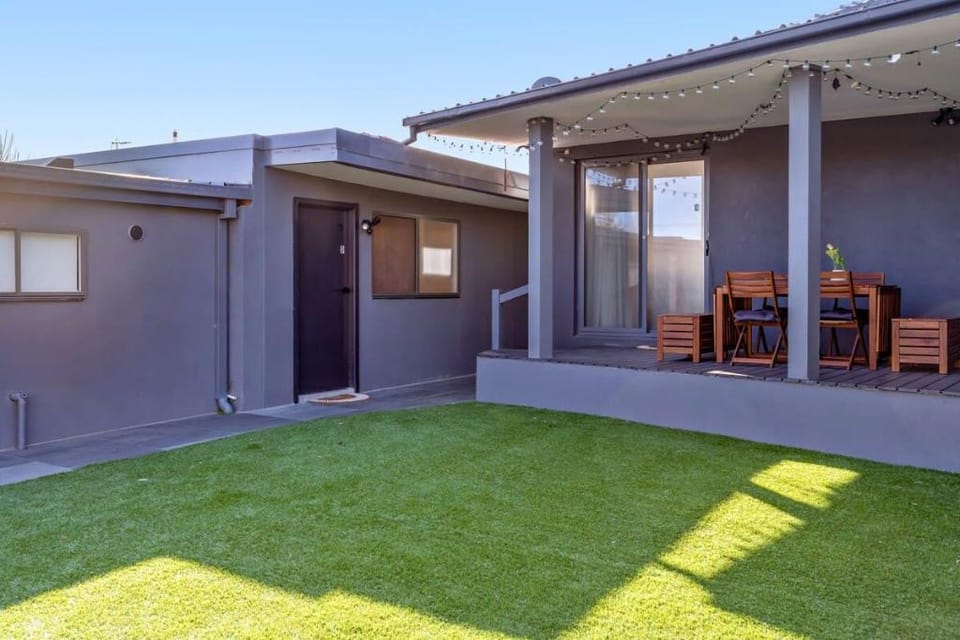 Cozy 1-Bed Studio Near Cafes and Shops Apartment in Melbourne