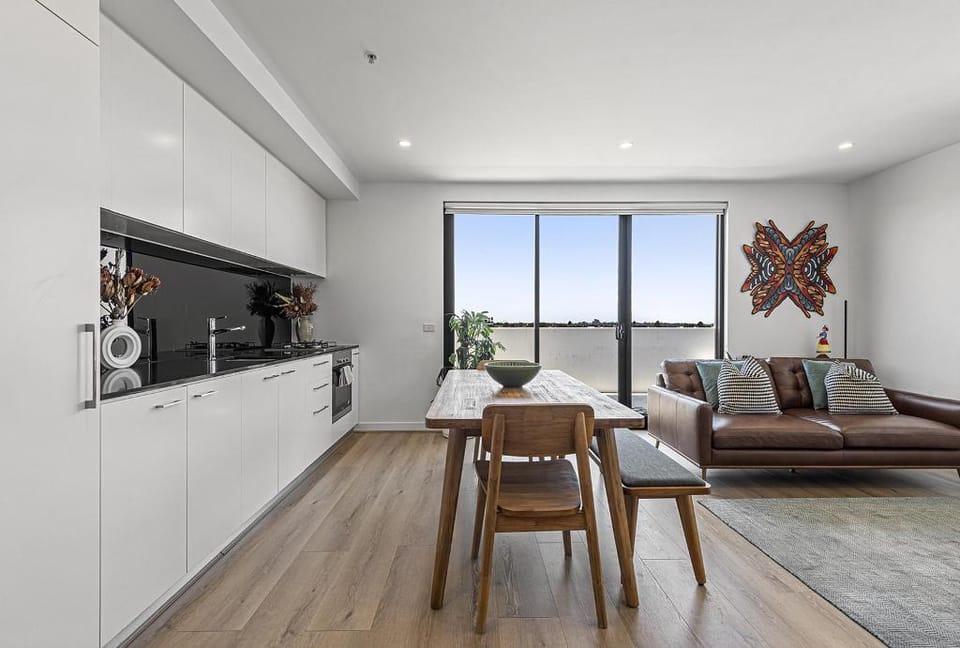 Bright City-View Retreat in the Heart of Preston Apartment in Melbourne