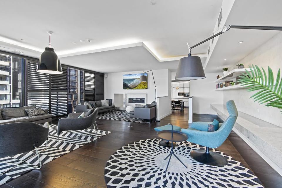 Chic 1-Bed with Balcony Views and Amenities Apartment in Melbourne