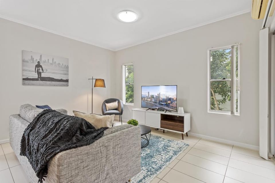 Central Cosy 2-Bed with Pool and near QUT & CBD Apartment in Brisbane City