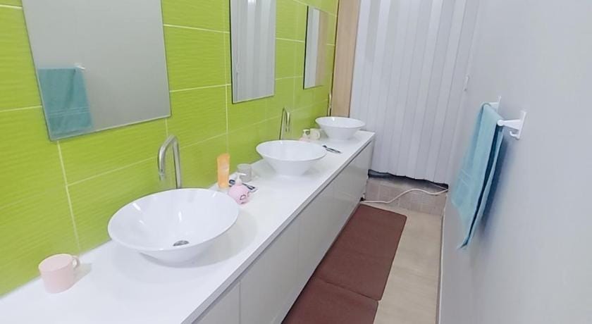 Funwave Guest House Haeundae Bed and Breakfast in Busan