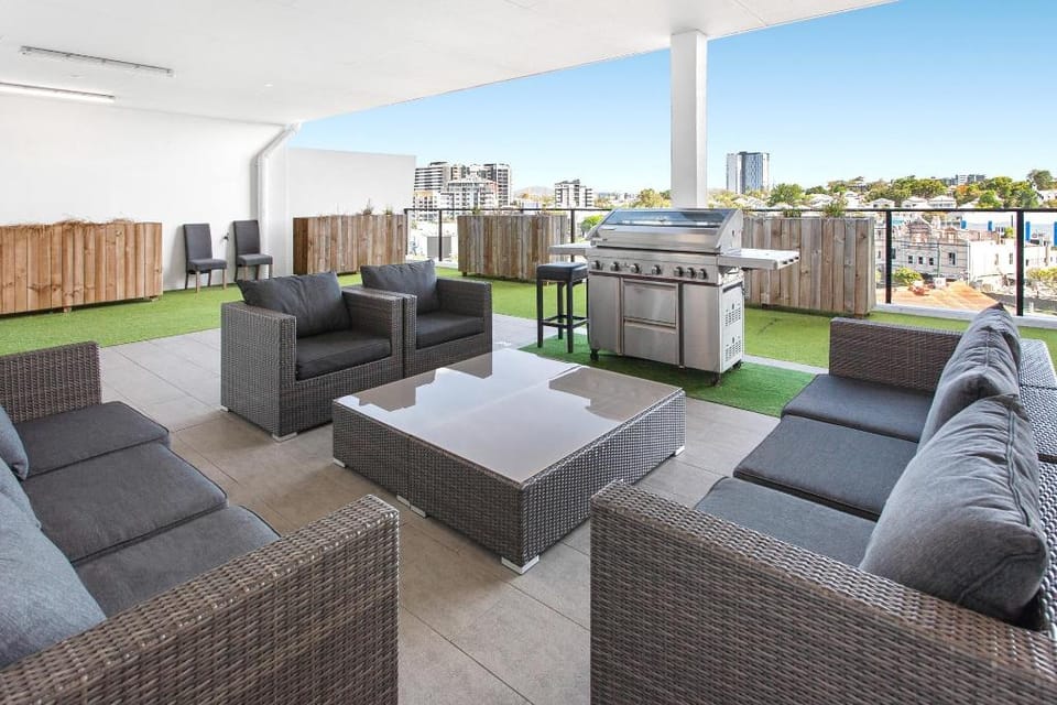 Spacious 2-Bed Unit With Balcony Next to The Gabba Apartment in Brisbane City