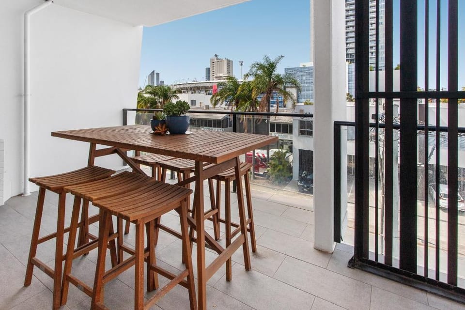 Spacious 2-Bed Unit With Balcony Next to The Gabba Apartment in Brisbane City