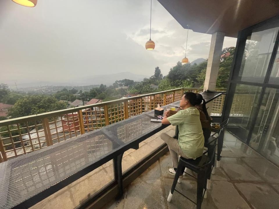 THE SUNSET HILL HOTEL & RESTO Hotel in West Java