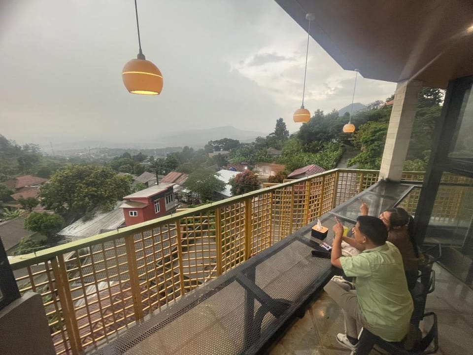 THE SUNSET HILL HOTEL & RESTO Hotel in West Java