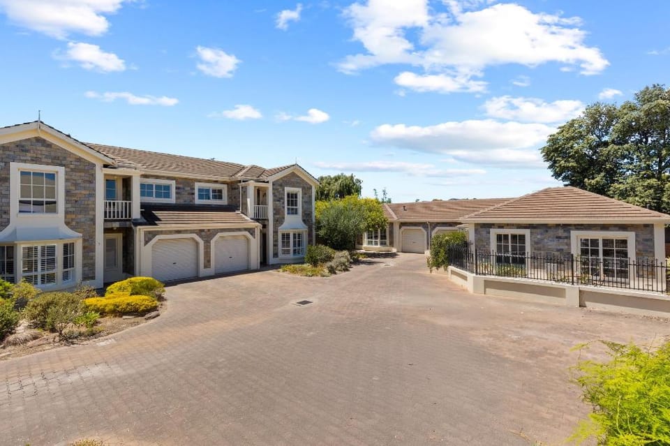 Quiet 2-Bed Retreat with Private Courtyard Apartment in Adelaide