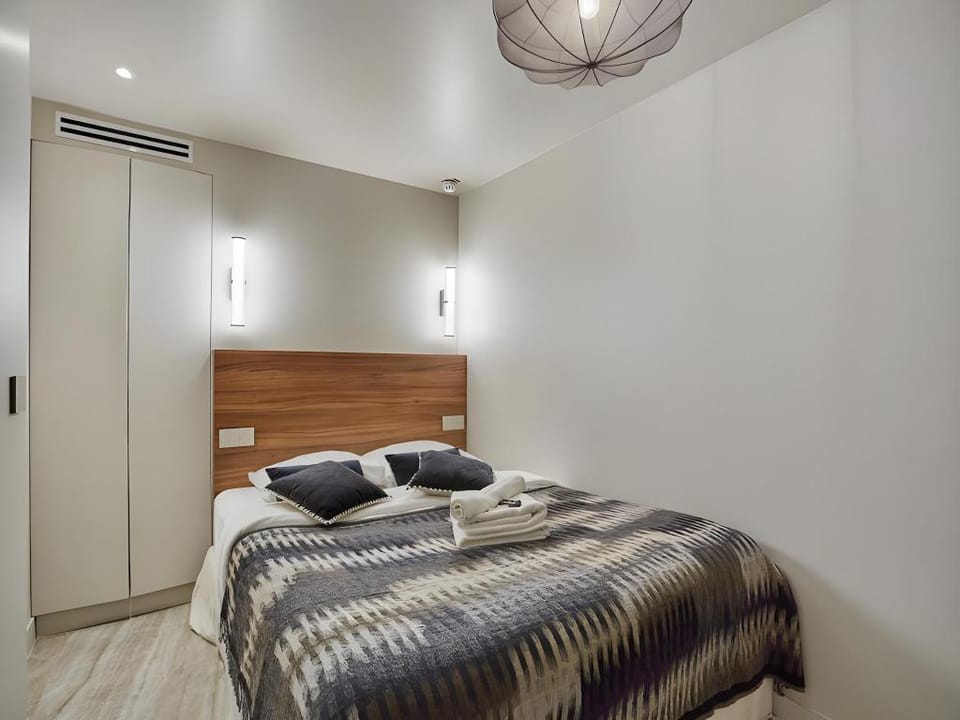 Elegant A/C Flat – Canal Saint-Martin Apartment in Paris