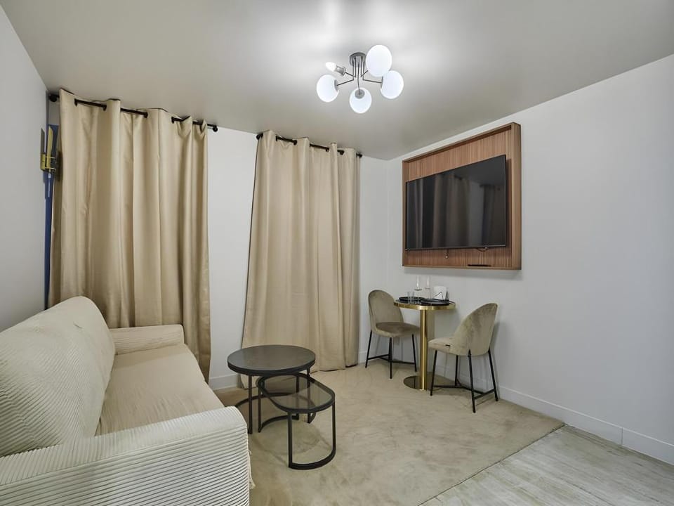 Elegant A/C Flat – Canal Saint-Martin Apartment in Paris