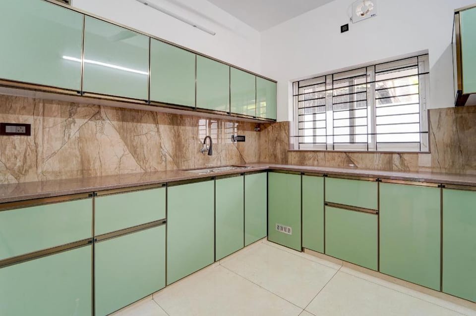 POP 84052B Sreekaryam Inn Hotel in Thiruvananthapuram
