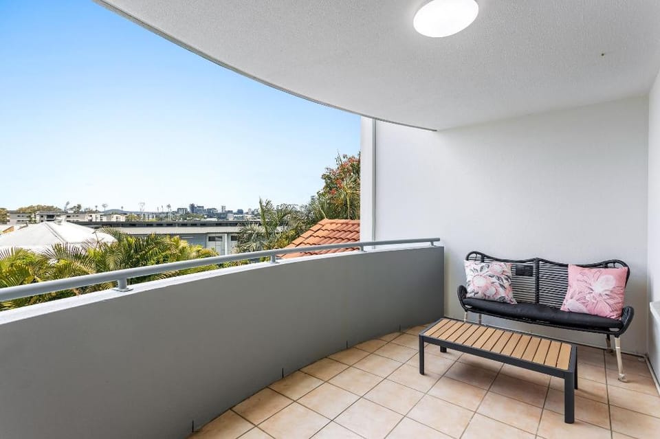 Albion Convenient Hideaway with Parking & Balcony Apartment in Brisbane City