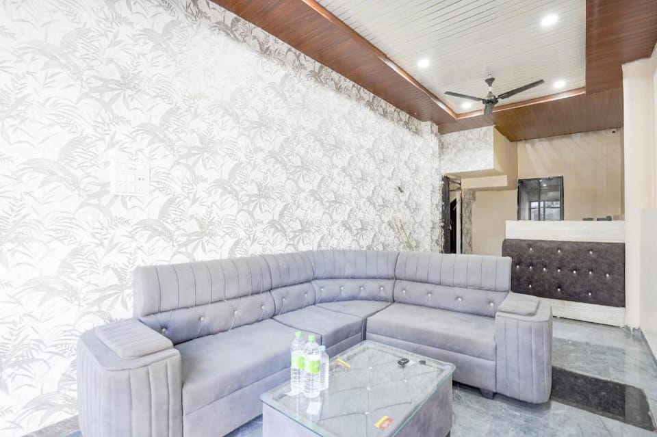 Hotel O by OYO SARANSH Hotel in India