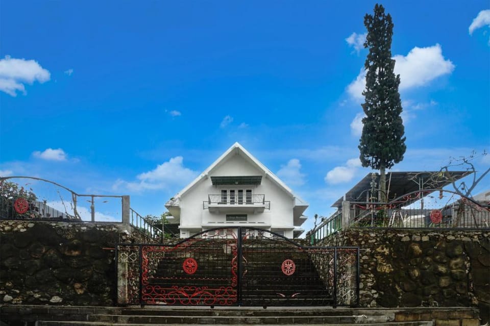 Dancenter Embun Pagi Hotel & Resort Hotel in East Java