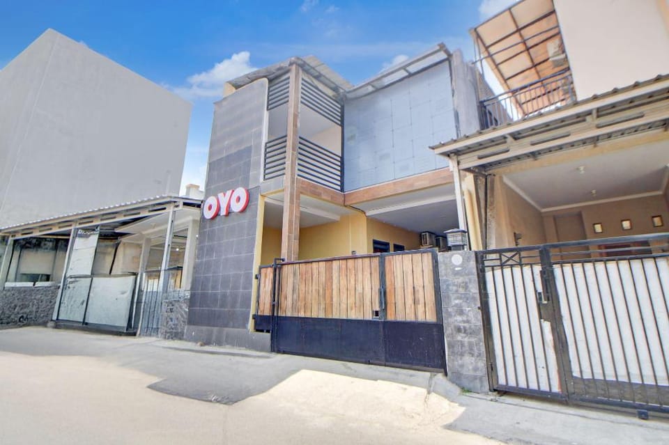 Dancenter Ameera Guest House Hotel in Indonesia