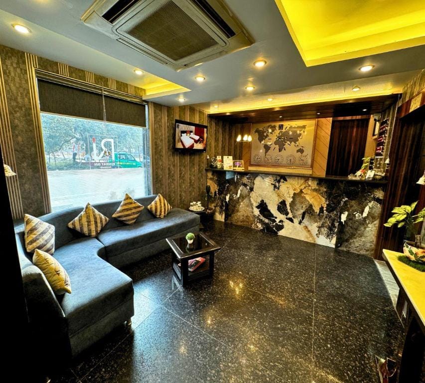 Hotel Runway Inn Varanasi Hotel in Uttar Pradesh
