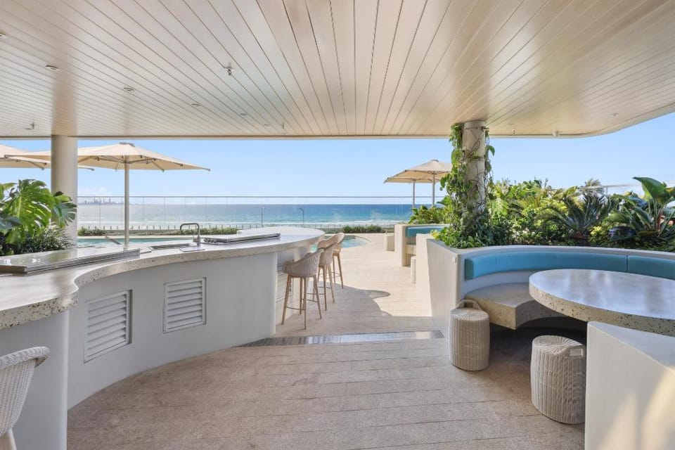 Beachfront 1-Bed Flat with Pool & Gym Access Apartment in Surfers Paradise