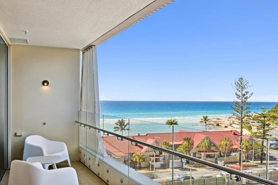 Beachfront 1-Bed Flat with Pool & Gym Access Apartment in Surfers Paradise