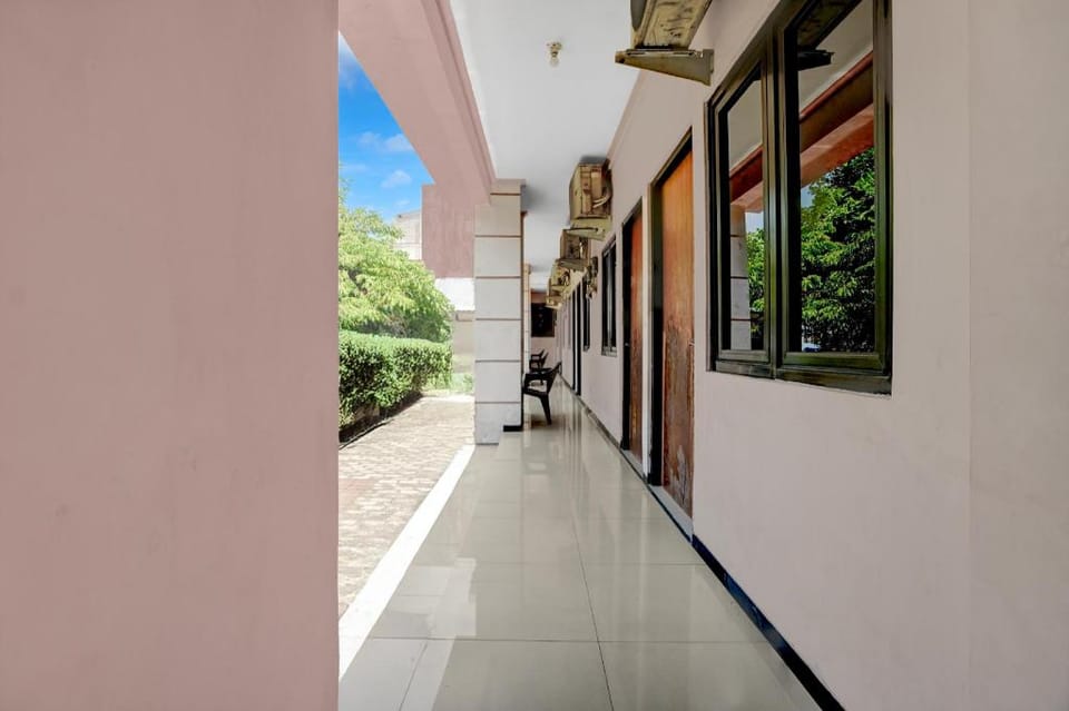 OYO 94899 Homestay Syariah Near UPN Hotel in Surabaya