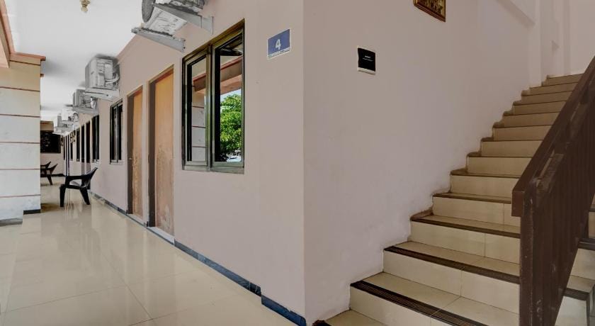 OYO 94899 Homestay Syariah Near UPN Hotel in Surabaya