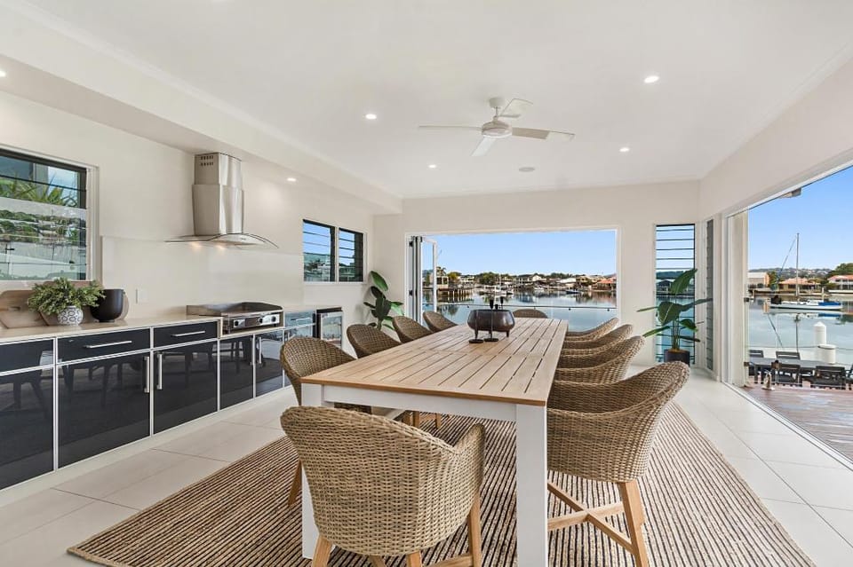 Amazing Canal House with Private Jetty, Gym & Pool Apartment in Buderim