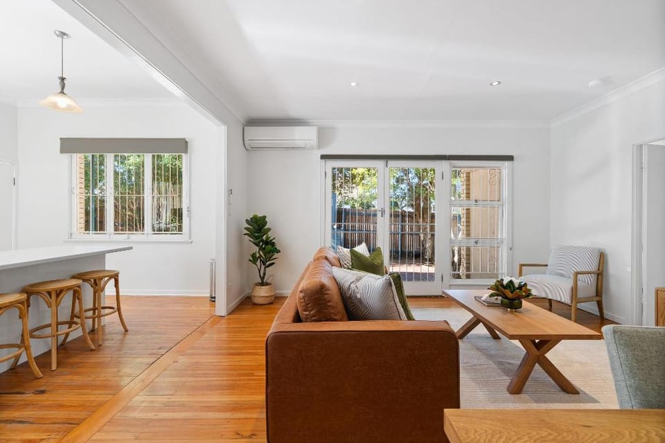 Bright 3-Bed with Garden by Banks Street Reserve Apartment in Brisbane City