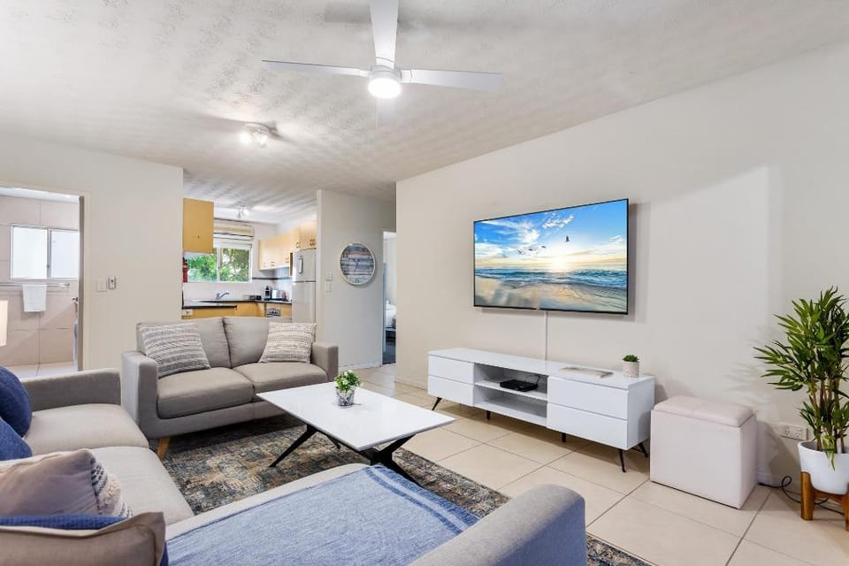 Family-Friendly Stay Walk to Beach & Parks Apartment in Buderim