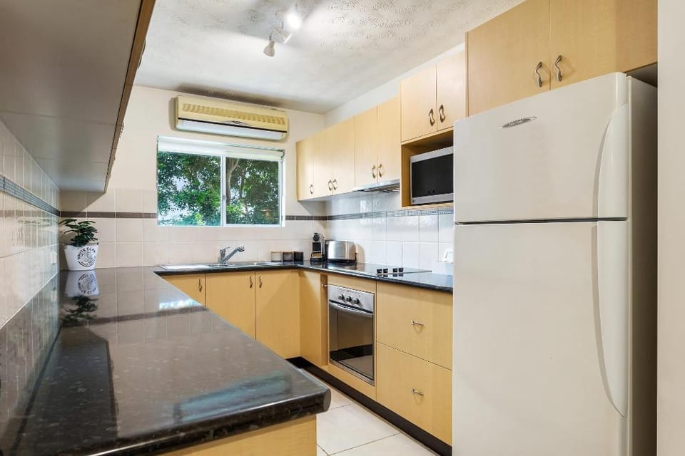 Family-Friendly Stay Walk to Beach & Parks Apartment in Buderim