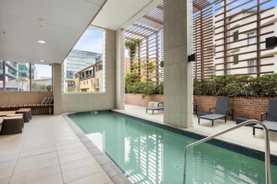 Contemporary 1-Bed with Pool Near Brisbane River Apartment in Brisbane City