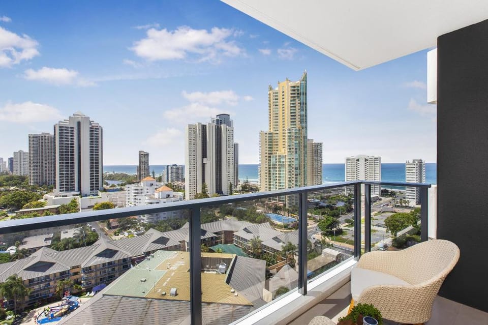 2-Bed Beach Apartment with Pool, Parking & Balcony Apartment in Surfers Paradise