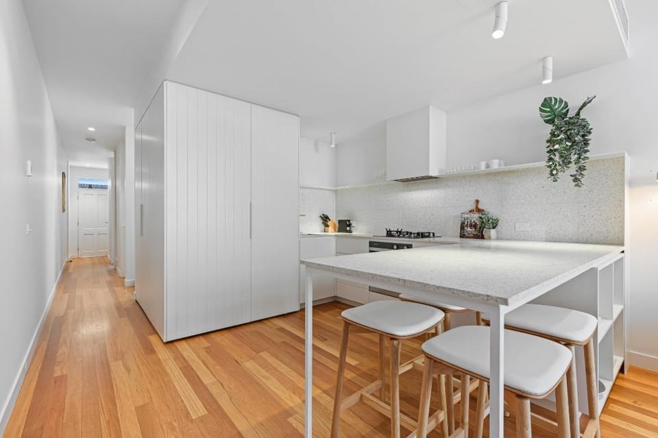 Stylish 2-bed Victorian Terrace in Carlton Apartment in Melbourne