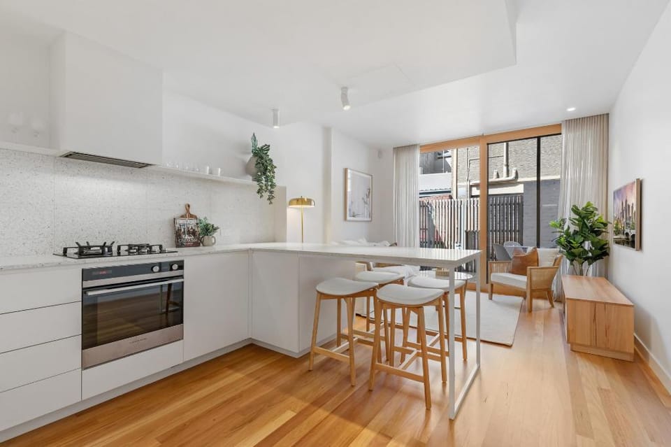 Stylish 2-bed Victorian Terrace in Carlton Apartment in Melbourne