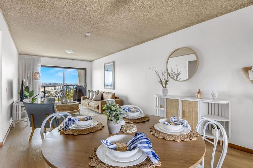 2-Bed near Beach with BBQ & Stunning Ocean Views Apartment in Brisbane City