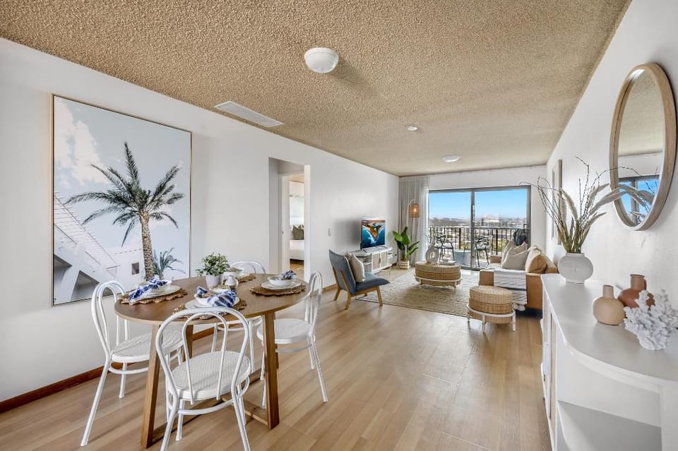 2-Bed near Beach with BBQ & Stunning Ocean Views Apartment in Brisbane City