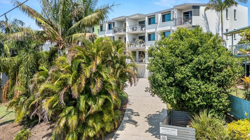 2-Bed near Beach with BBQ & Stunning Ocean Views Apartment in Brisbane City