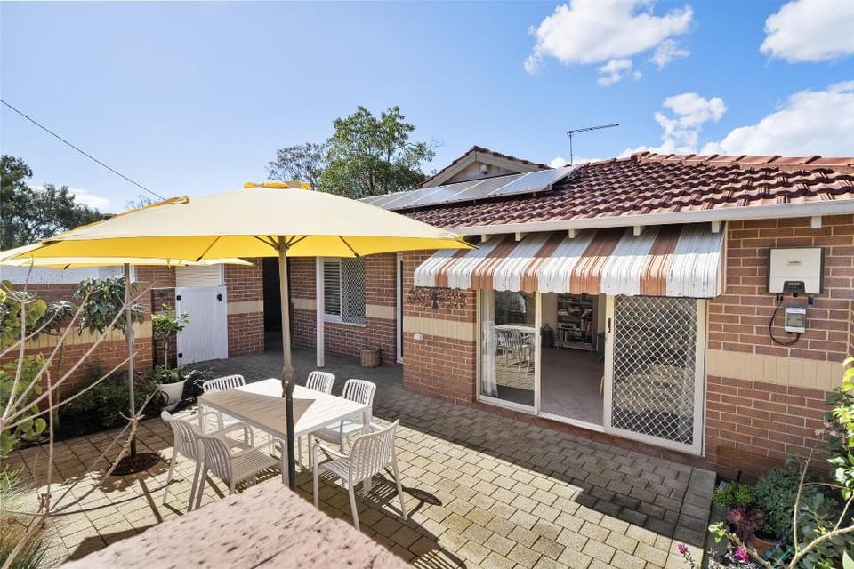 Bright Family Stay with Outdoor Space Apartment in Perth