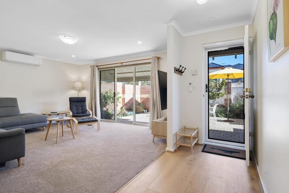 Bright Family Stay with Outdoor Space Apartment in Perth