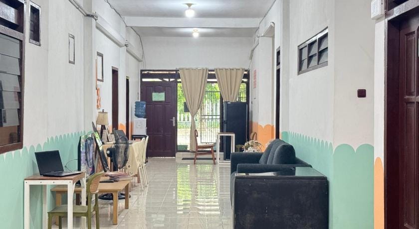 Homey Guesthouse Gubeng (Syariah) Hotel in Surabaya