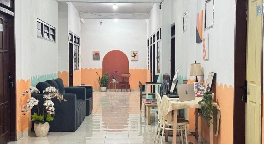 Homey Guesthouse Gubeng (Syariah) Hotel in Surabaya