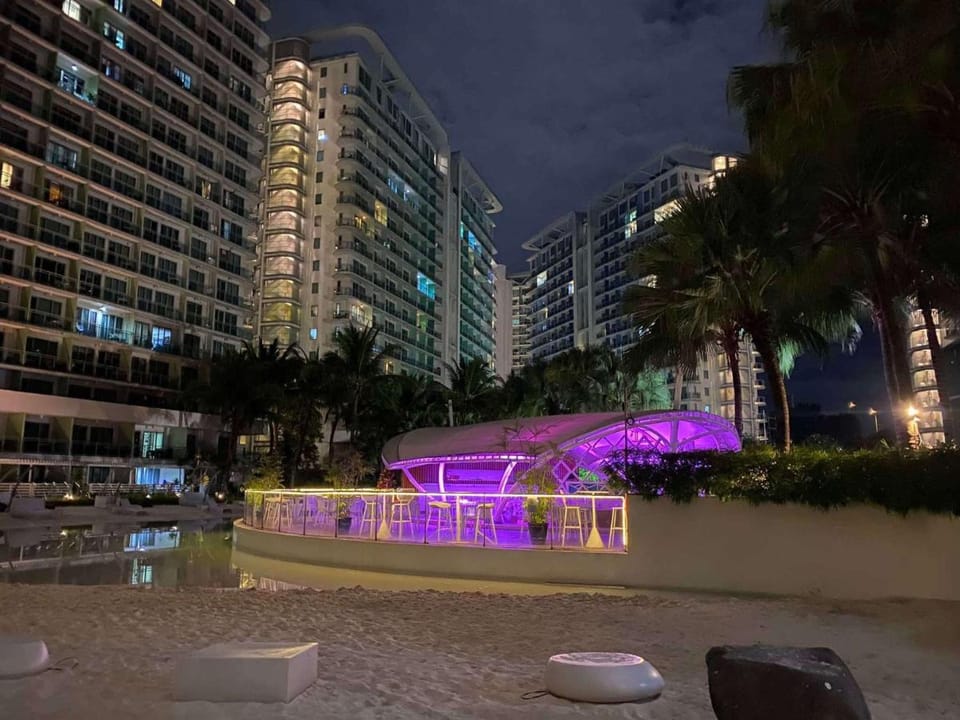 Relaxing Condo Staycation Near Airport Apartment in Paranaque