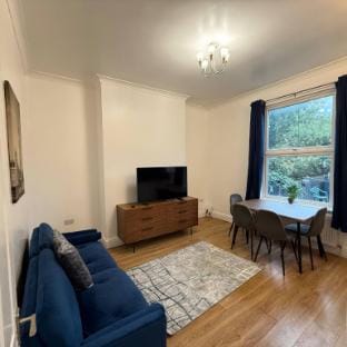 Modern Central Croydon Retreat Apartment in Croydon