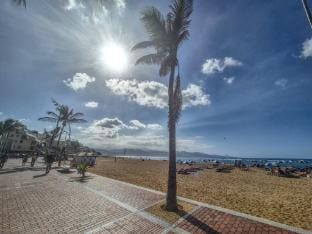 Beachfront Apartment in Las Palmas near Playa Apartment in Las Palmas de Gran Canaria