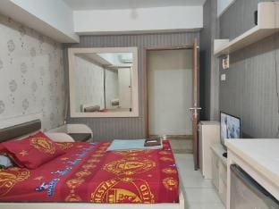 Bram Room Green Lake View Ciputat Apartment in South Jakarta City
