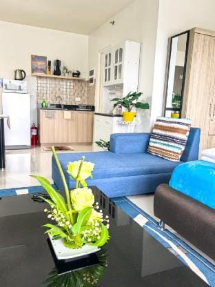 Studio 1queen bed sofa & kitchen Balcony Palawan Apartment in Puerto Princesa