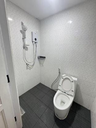 MonthlyRent /Include electric /No window Room/patong beach-A Apartment in Patong