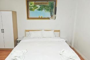 MonthlyRent /Include electric /No window Room/patong beach-A Apartment in Patong