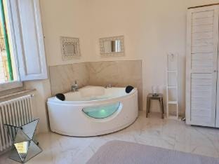 Allegra Viareggio Suite With Jacuzzi Apartment in Viareggio