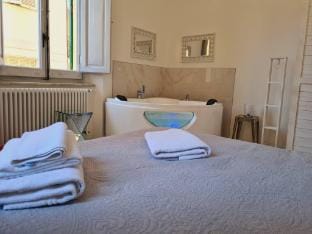 Allegra Viareggio Suite With Jacuzzi Apartment in Viareggio